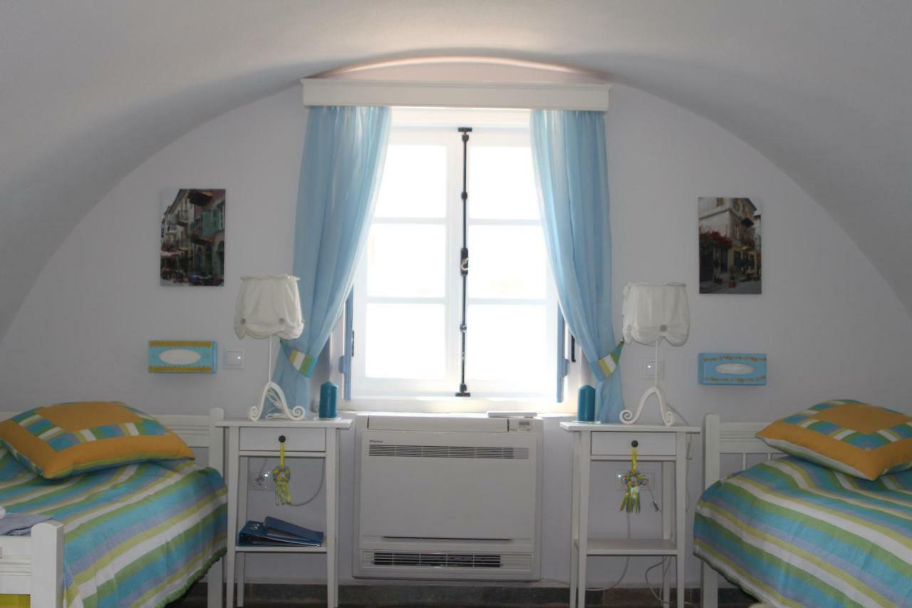 The Studio, Leonídion Екстериор снимка